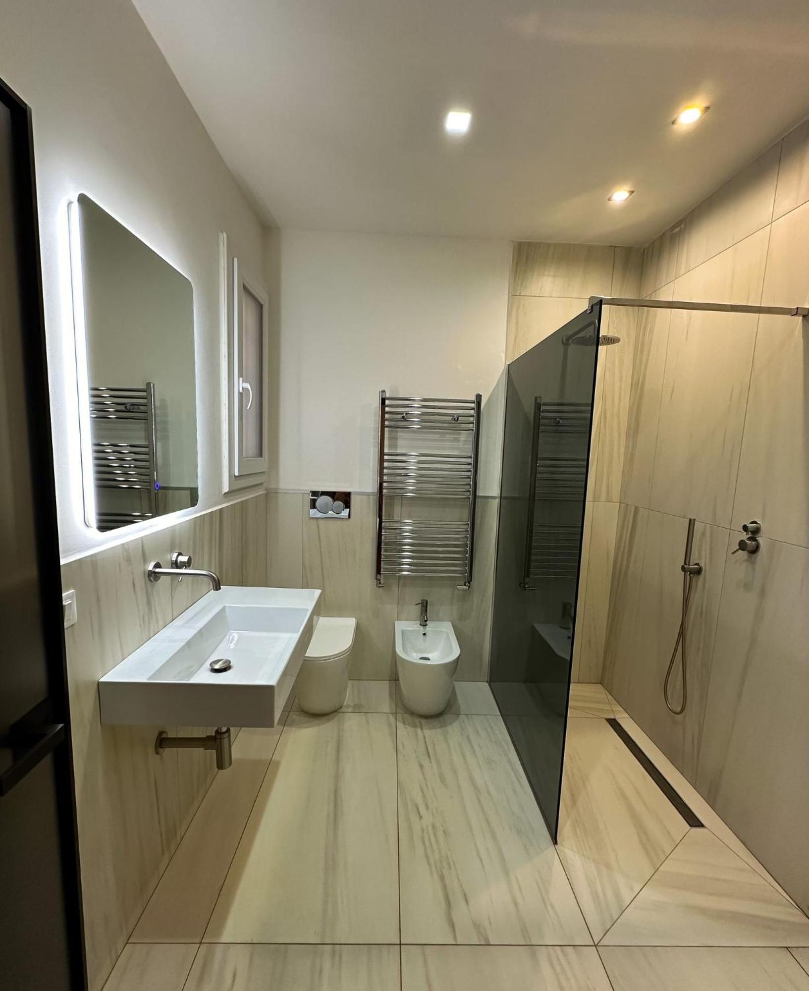 Whouse Large Suite Apartment Indipendenza Bologna Bagian luar foto